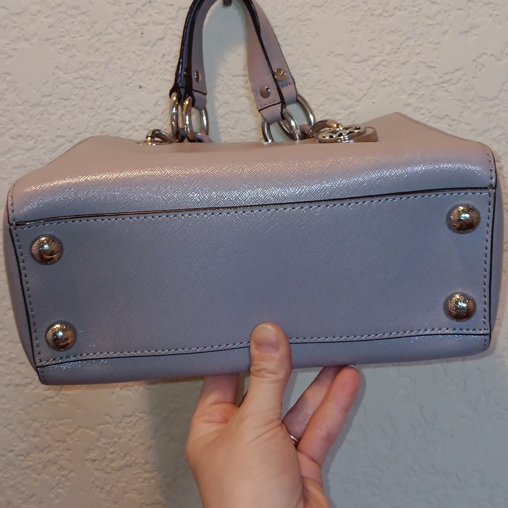 Michael Kors Cynthia Small Leather Satchel bag in a pale purple/blossom - Picture 6 of 16